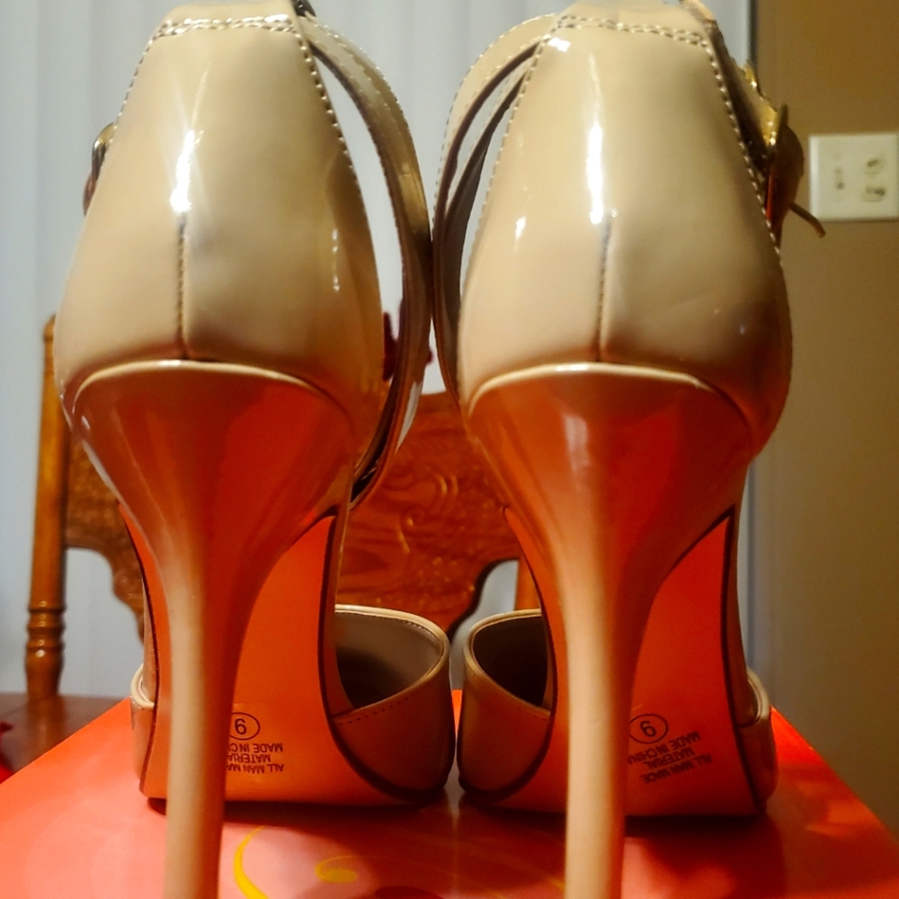 Delicious Shoes, size 9, Beige
